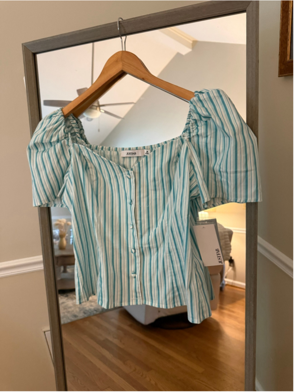 Women's JustFab Blouse Size M White Blue Striped Puff Sleeve Top